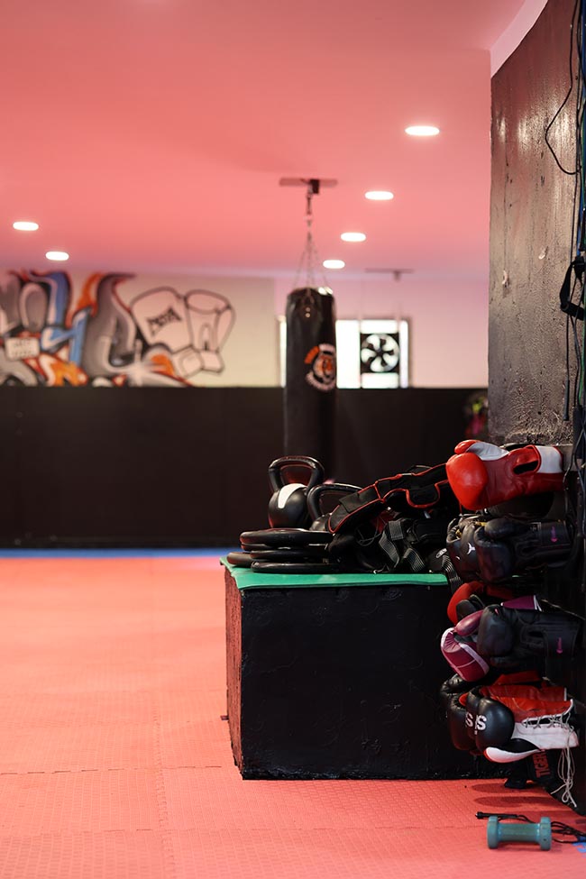 sala entrenamiento de boxeo karate infantil kickboxing esport rogent