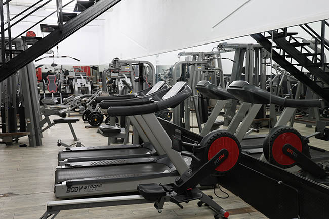 Sala de cardio fitness y pesas Esport Rogent